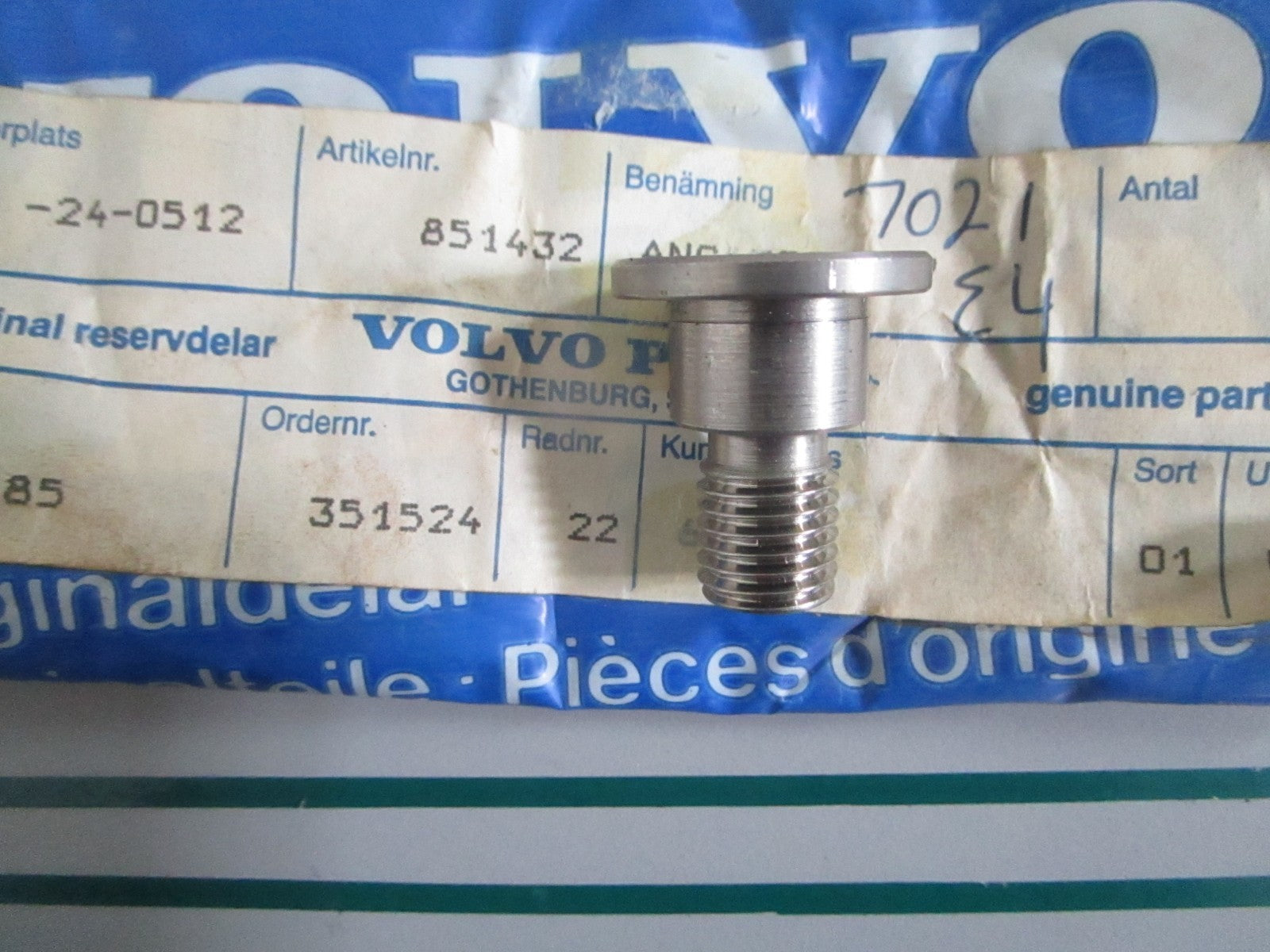 NEW OEM 851432 Volvo Penta Shoulder Screw 0820