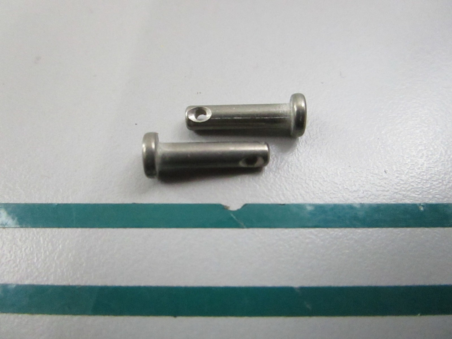 NEW OEM (LOT OF 2) 315258 0315258 OMC Johnson Evinrude Pin 0810