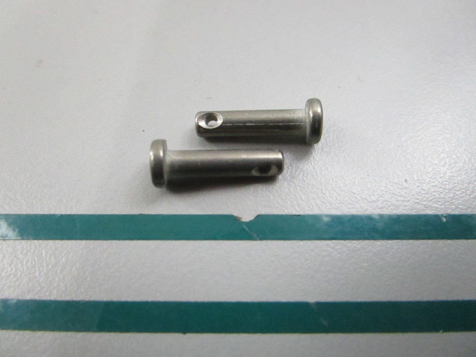 NEW OEM (LOT OF 2) 315258 0315258 OMC Johnson Evinrude Pin 0810