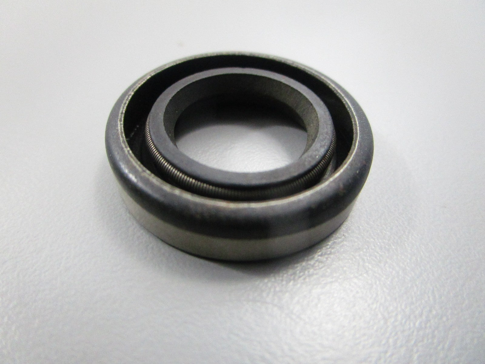NEW OEM 315882 0315882 OMC Johnson Evinrude Oil Seal 0810