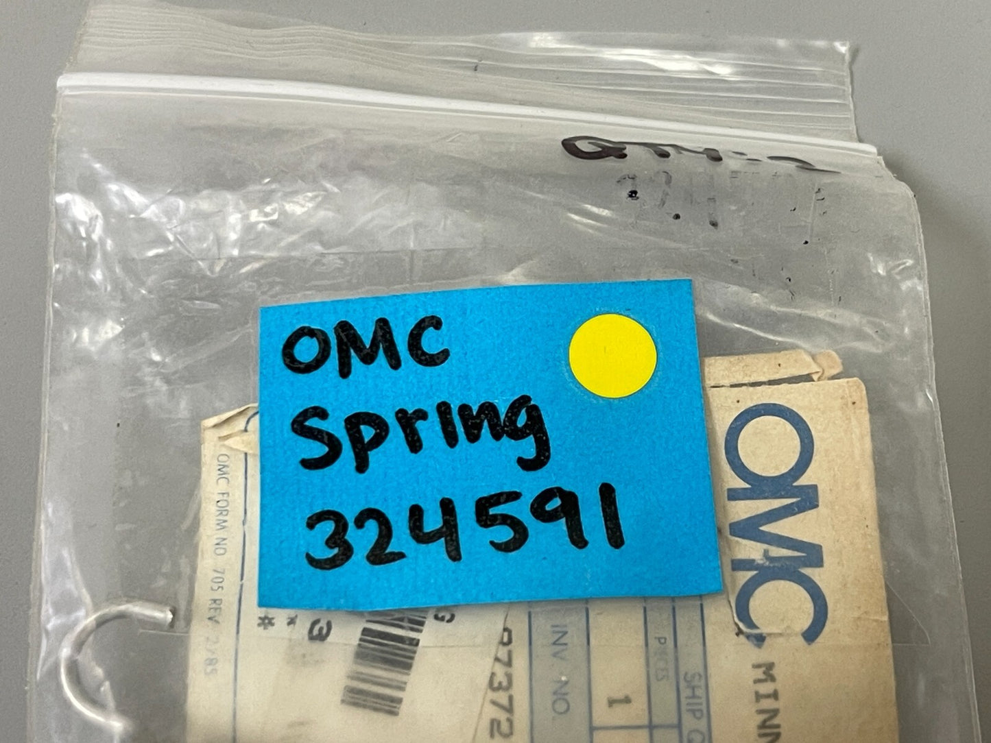 *NEW OEM* 0810 OMC Johnson Evinrude Spring 324591 0324591