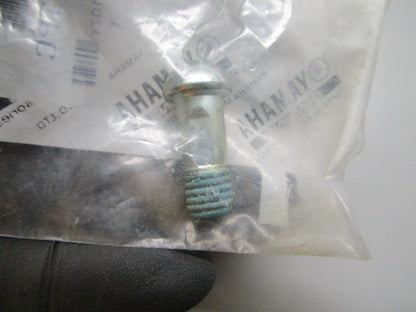 *NEW OEM* 0810 Yamaha Bolt 90109-083E0