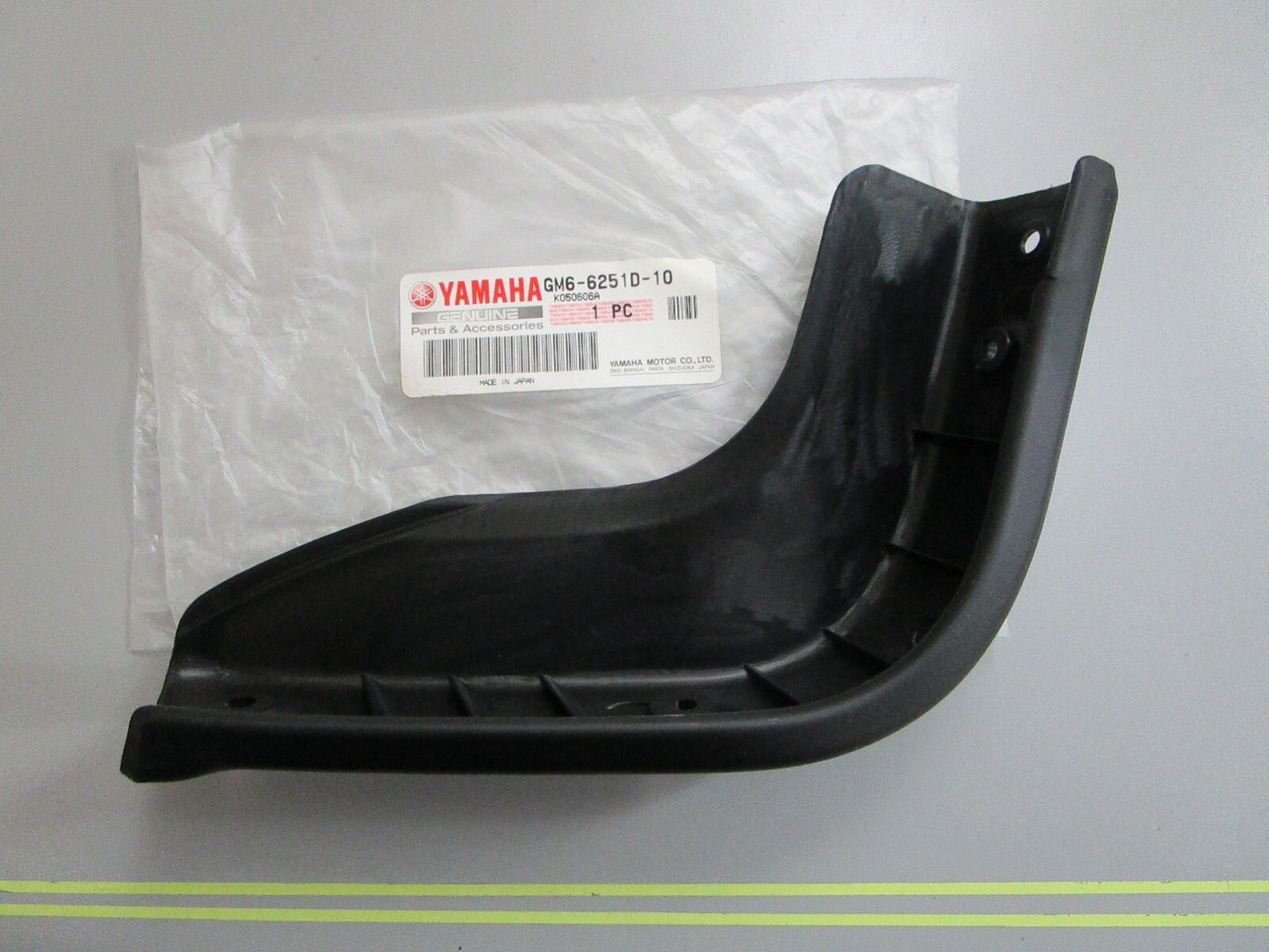 *NEW OEM* 0820 Yamaha Stern Gunwale 1 GM6-6251D-10-00