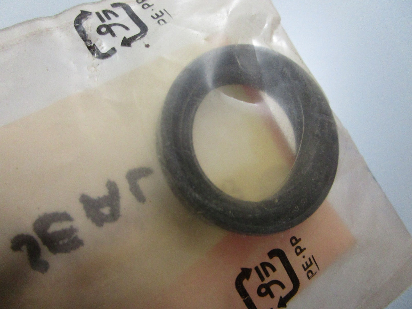 *NEW OEM* 0810 Honda Seal 91201-HC5-003