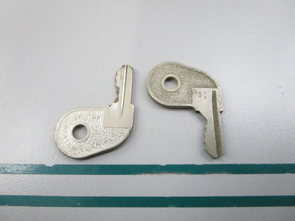 NEW OEM (LOT OF 2) 501796 0501796 OMC Johnson Evinrude 73-32 Ignition Key 0810