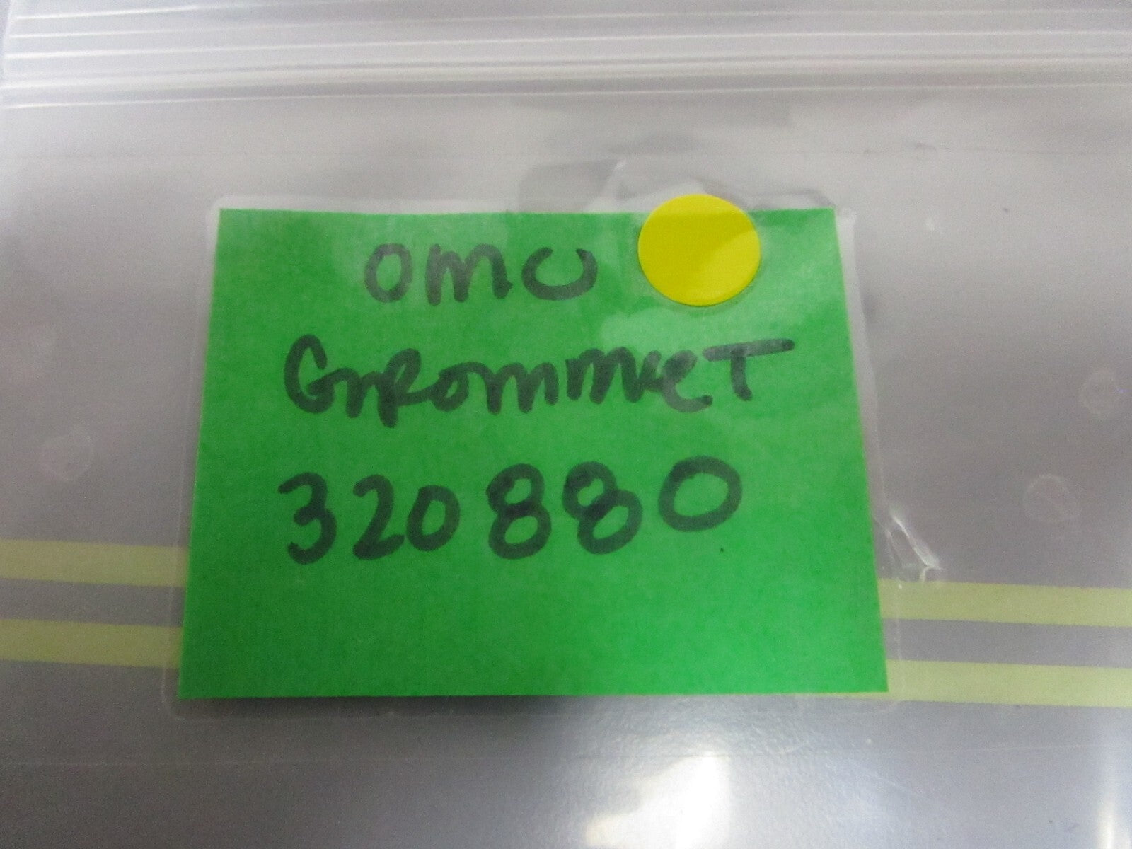 *NEW OEM* (LOT OF 3) 0810 OMC Johnson Evinrude Grommet 320880 0320880