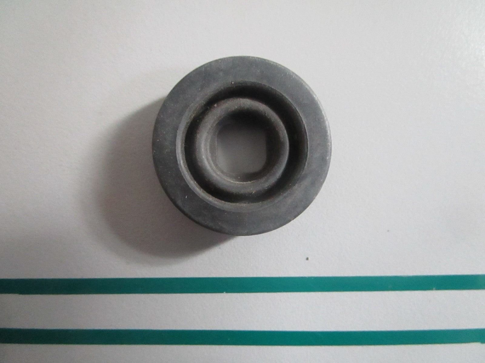 NEW OEM 204457 0204457 OMC Johnson Evinrude Grommet 0820