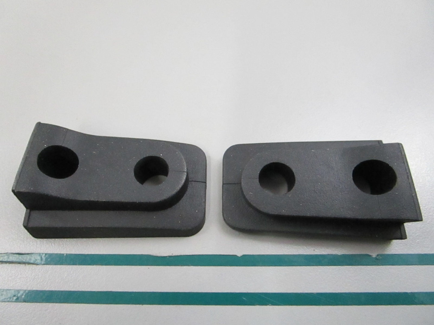 NEW OEM (LOT OF 2) 337408 0337408 OMC Johnson Evinrude Grommet 0810
