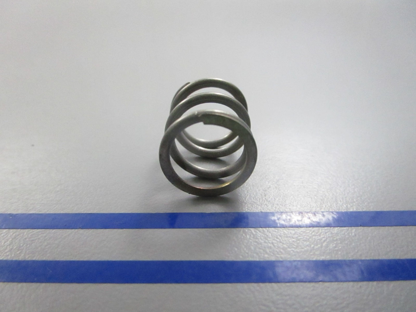 NEW OEM 336179 0336179 OMC Johnson Evinrude Spring 0810