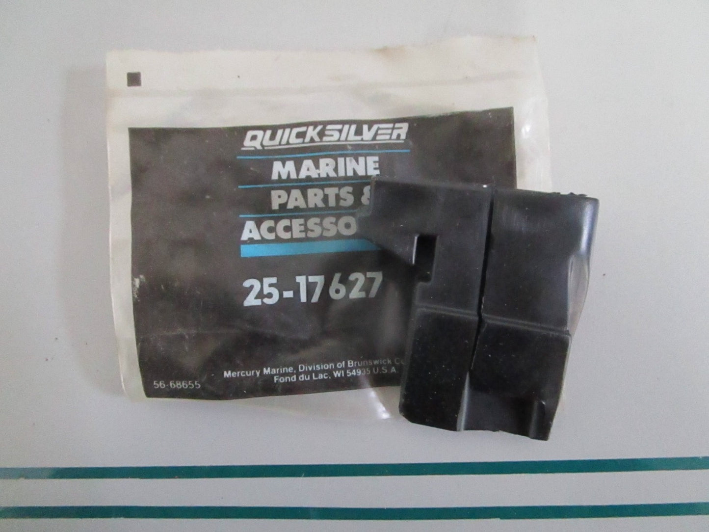 NEW OEM 25-17627 Mercury Quicksilver Control Cable Grommet 0820