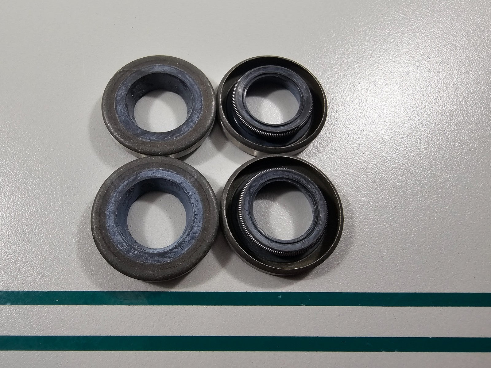 NEW OEM (LOT OF 4) 330327 0330327 OMC Johnson Evinrude Oil Retainer 0810