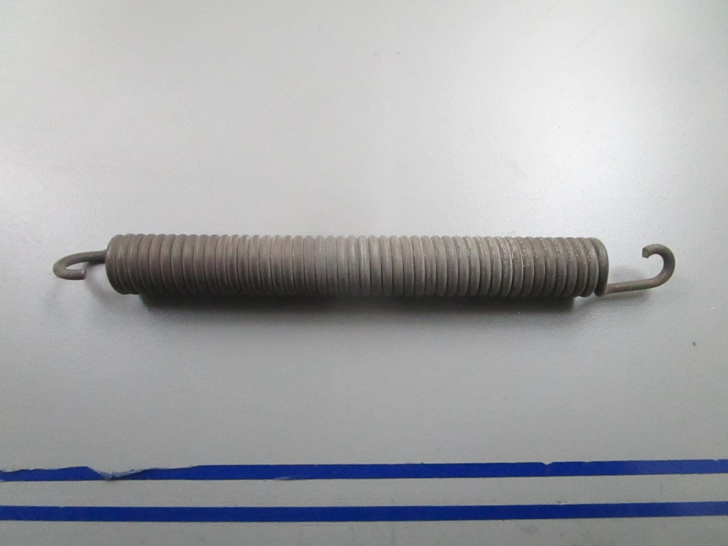 *NEW OEM* 0810 OMC Johnson Evinrude Spring 304282 0304282