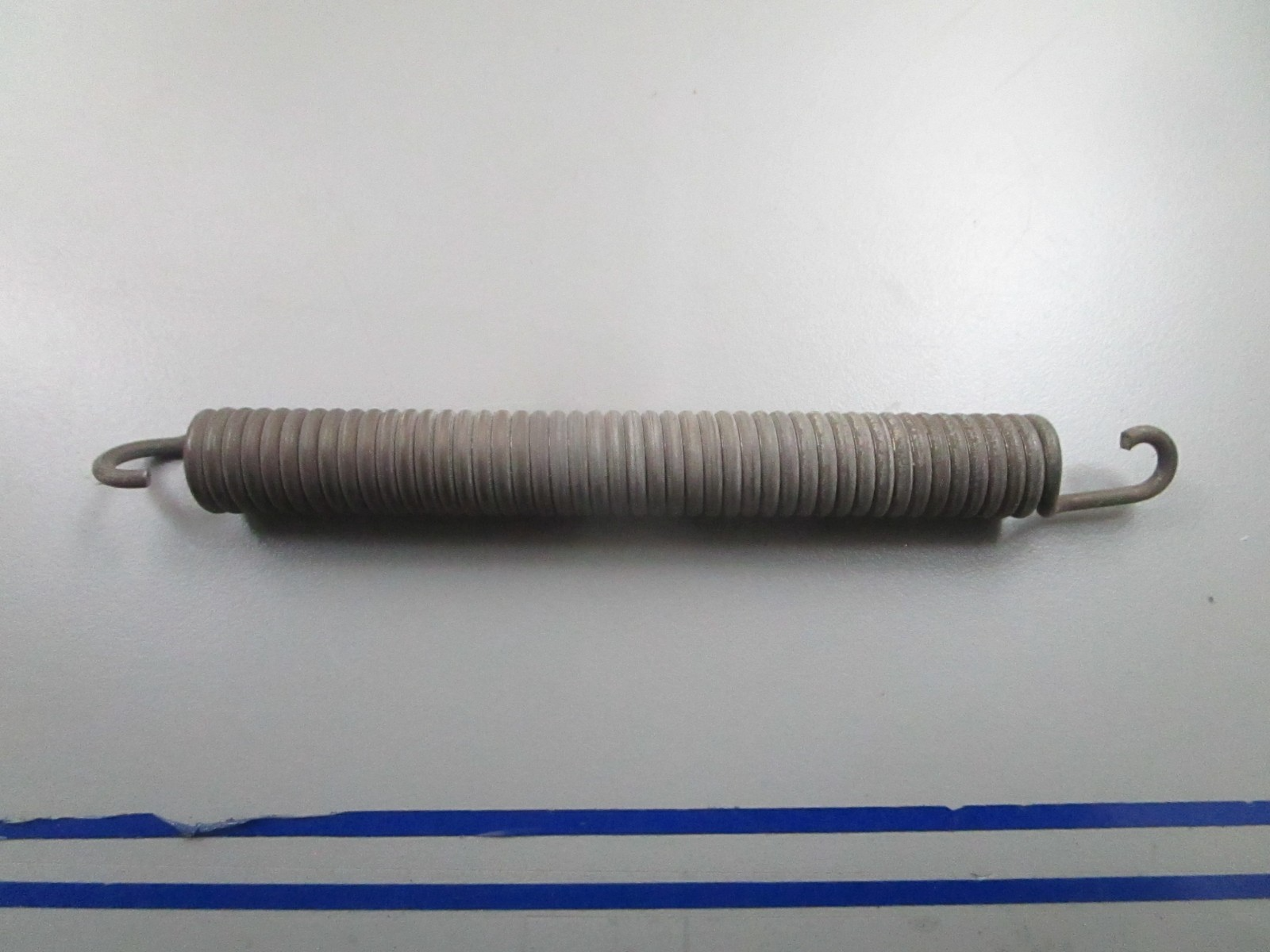 *NEW OEM* 0810 OMC Johnson Evinrude Spring 304282 0304282