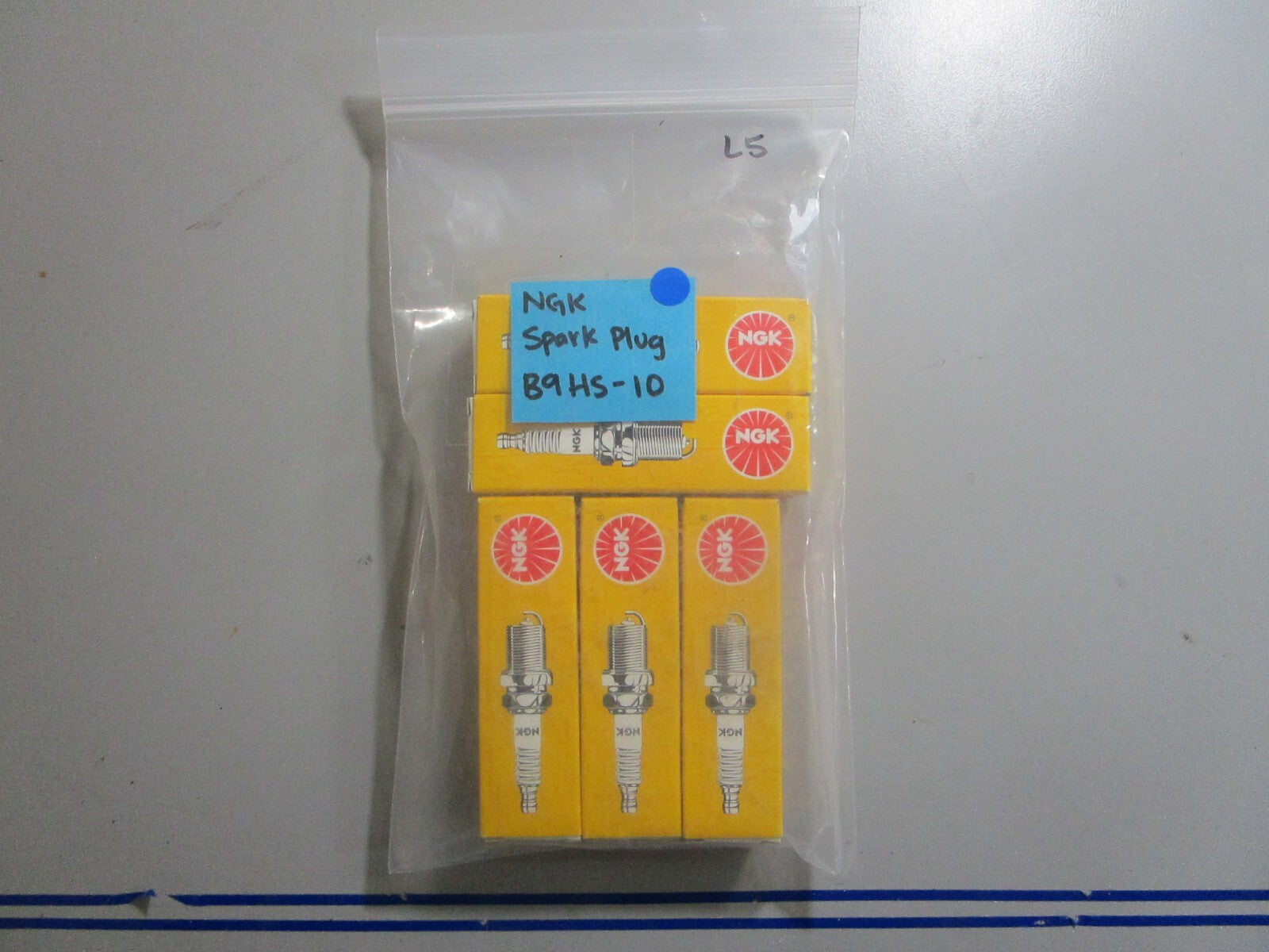 *NEW* (LOT OF 5) 0810 NGK Spark Plug B9HS-10