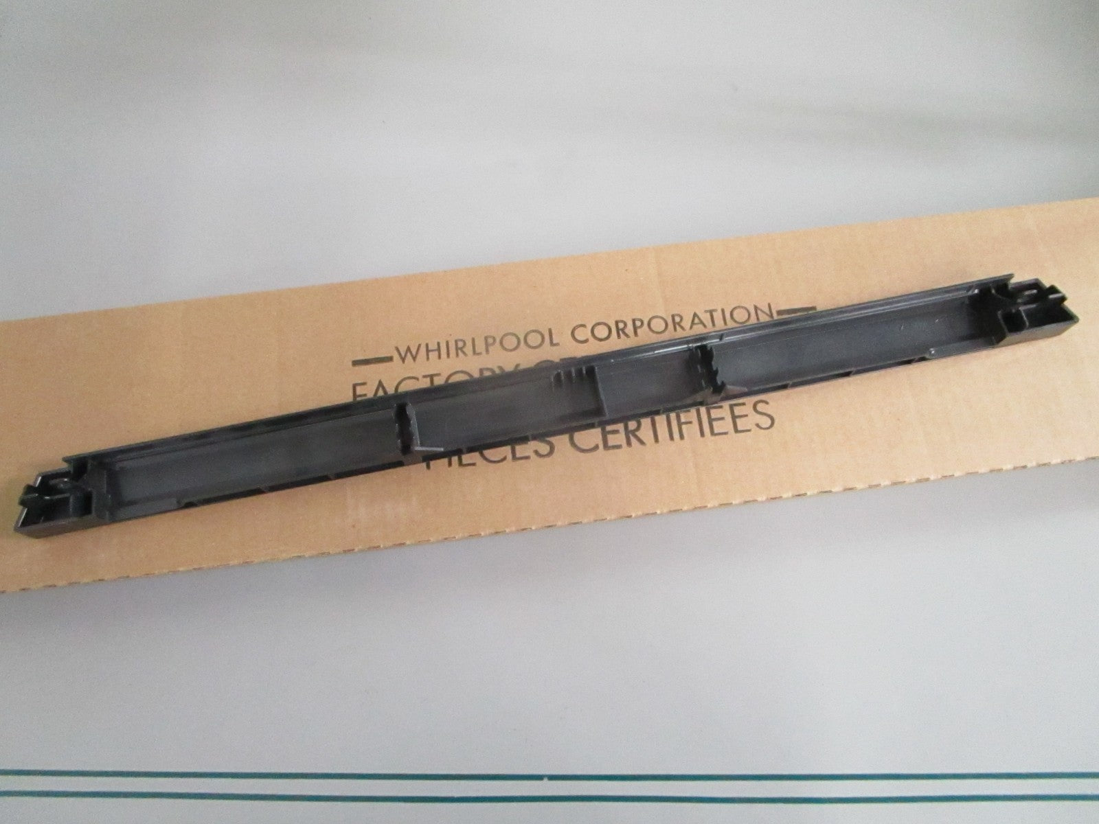 NEW OEM W10518369 Whirlpool Vent Trim 0820