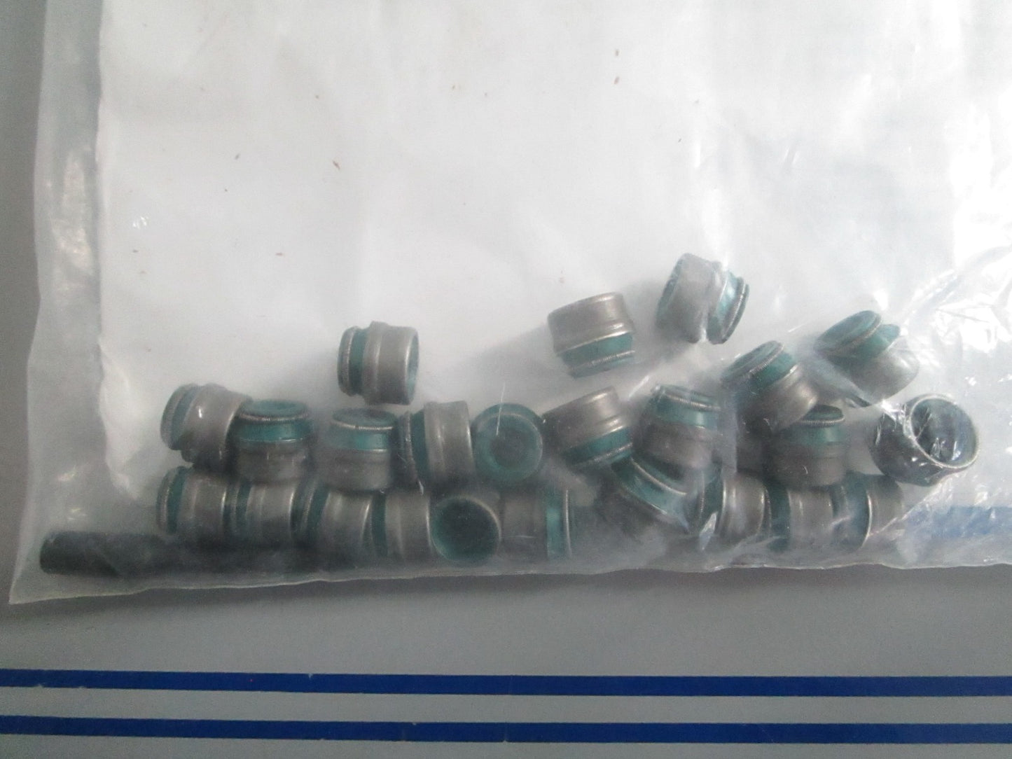 NEW OEM Volvo Penta 877073 Valve Stem Seal Kit 0820