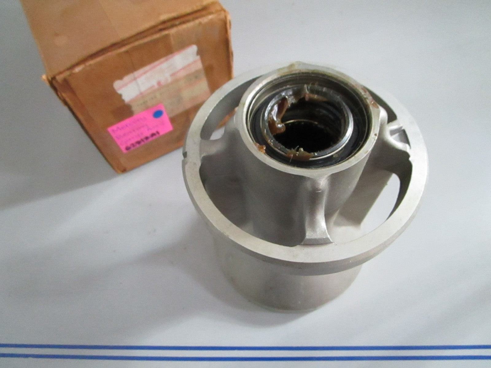 NEW OEM 62813A1 Mercury Quicksilver Bearing Carrier Assy 0820
