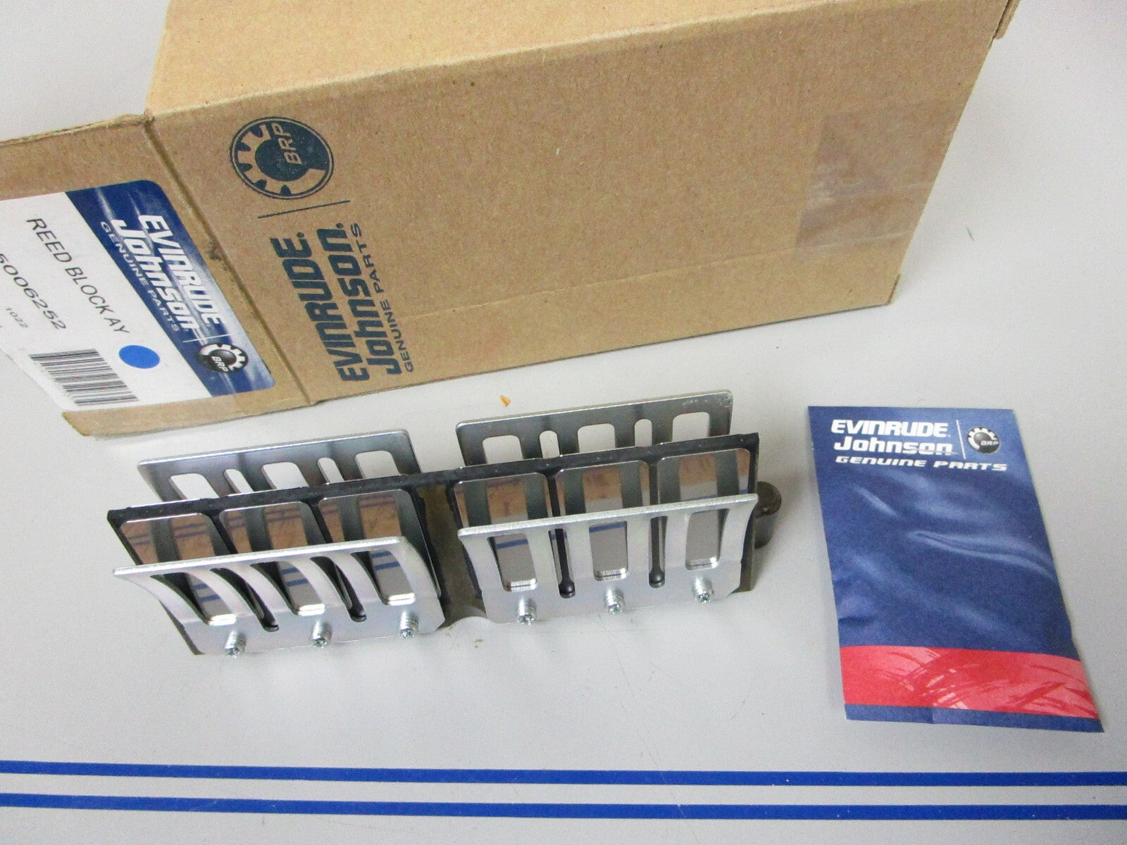 *NEW OEM* 0810 OMC Johnson Evinrude Reed Block Assembly 5006252