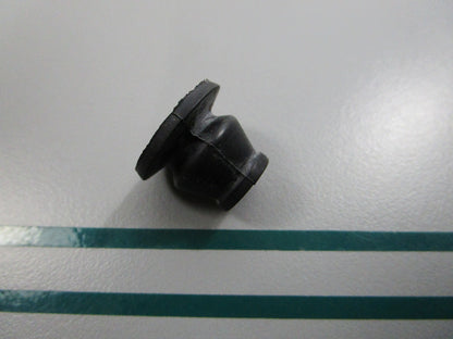 NEW OEM 311439 0311439 OMC Johnson Evinrude Grommet 0810