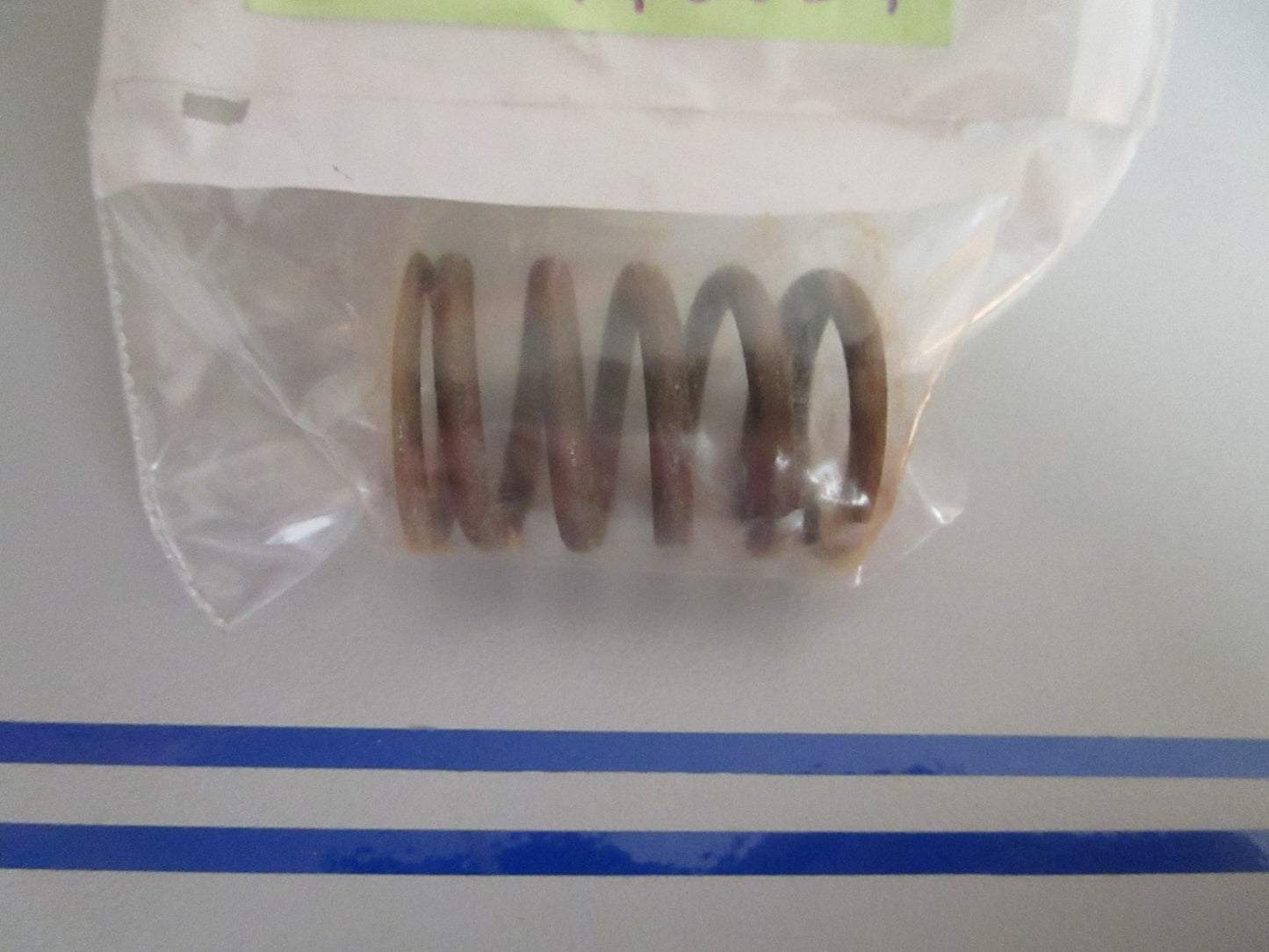 *NEW OEM* 0720 OMC Johnson Evinrude Valve Spring 446021 0446021