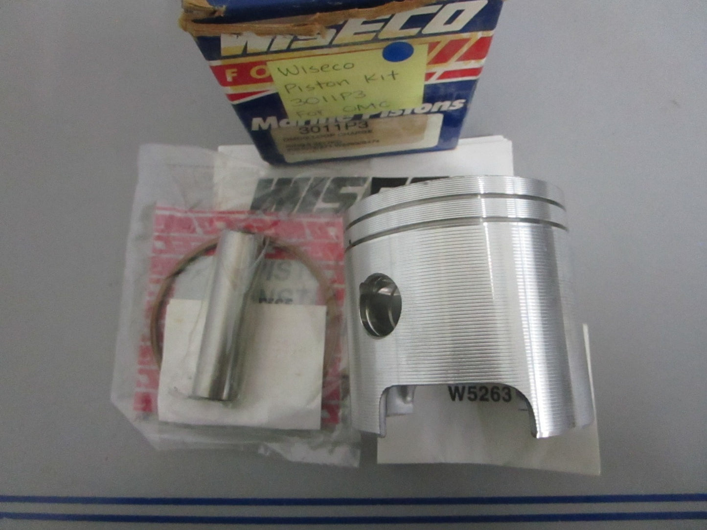 NEW 3011P3 Wiseco Piston kit For: OMC 0820