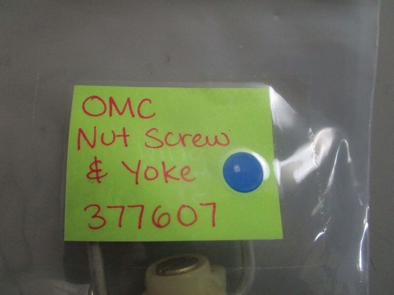 *NEW OEM* 0770 OMC Johnson Evinrude Nut Screw & Yoke 377607 0377607