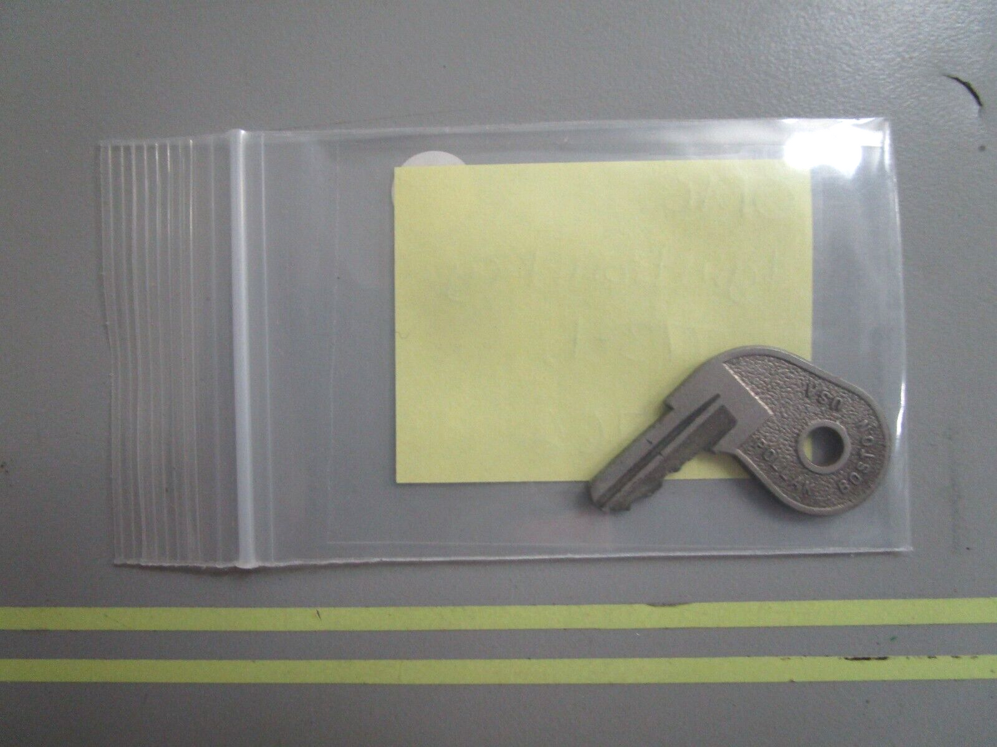 *NEW OEM* 0810 OMC Johnson Evinrude Ignition Key 73-1 501766 0501766