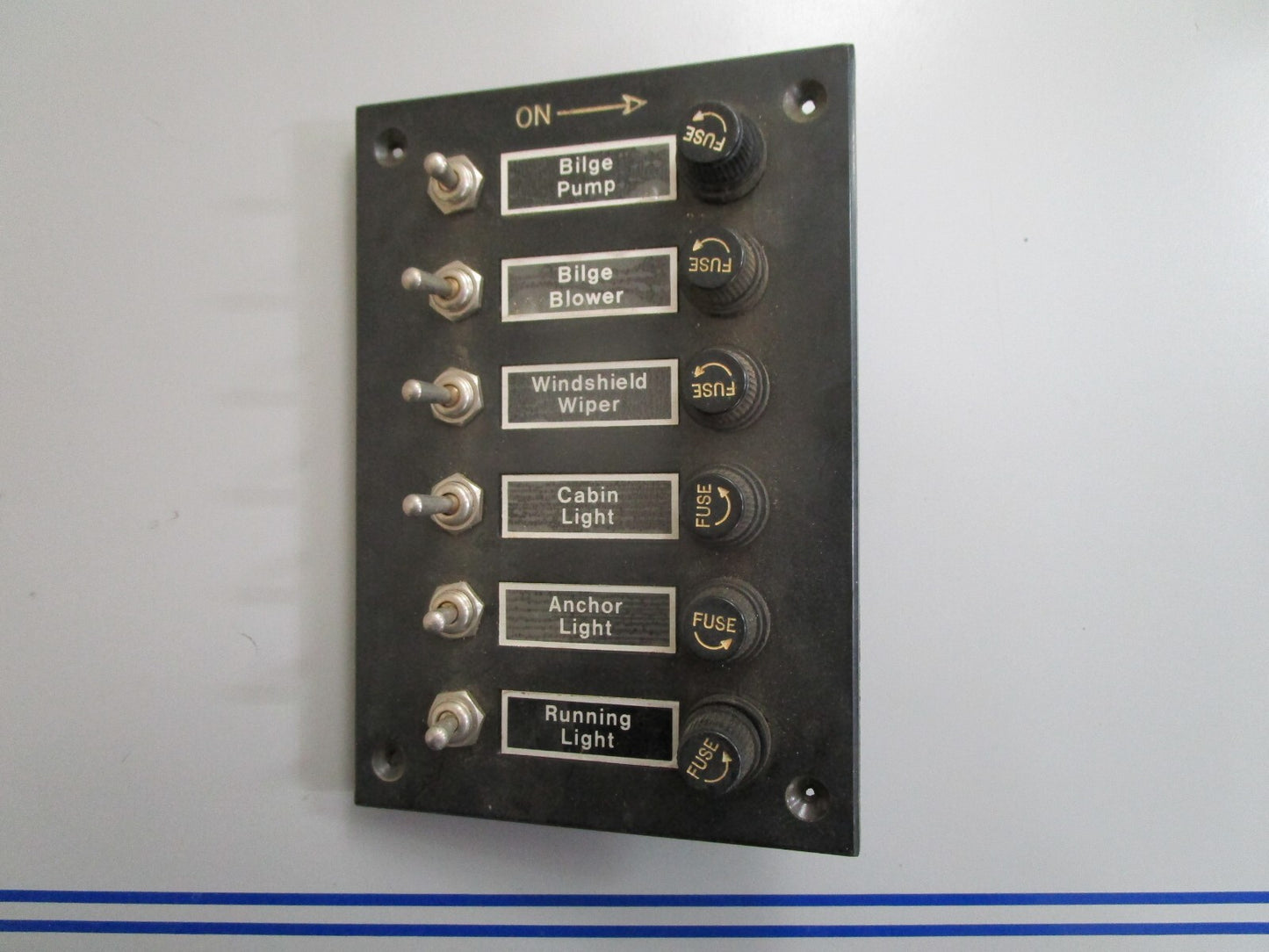 *NEW* 0810 Marine Boat 6 Gang Bakelite Plate Switch Panel w/ Toggle