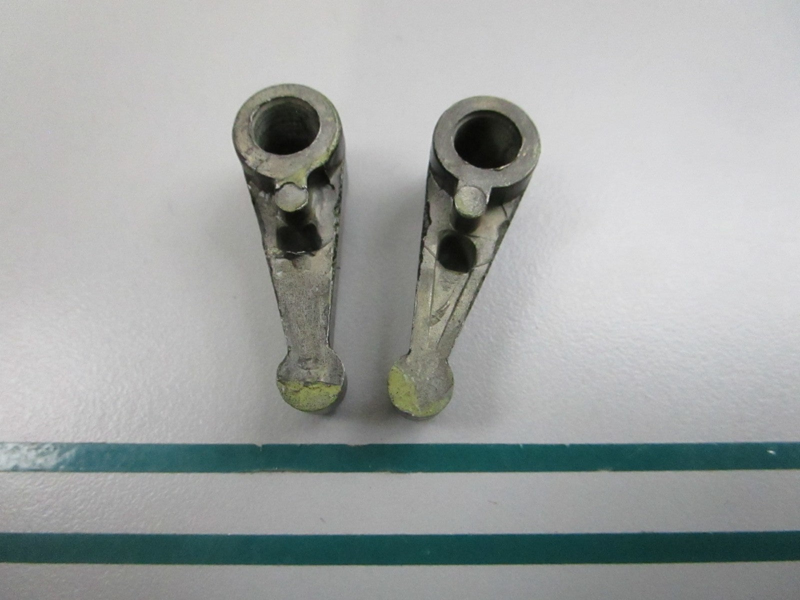 NEW OEM (LOT OF 2) 304360 0304360 OMC Johnson Evinrude Knob 0810