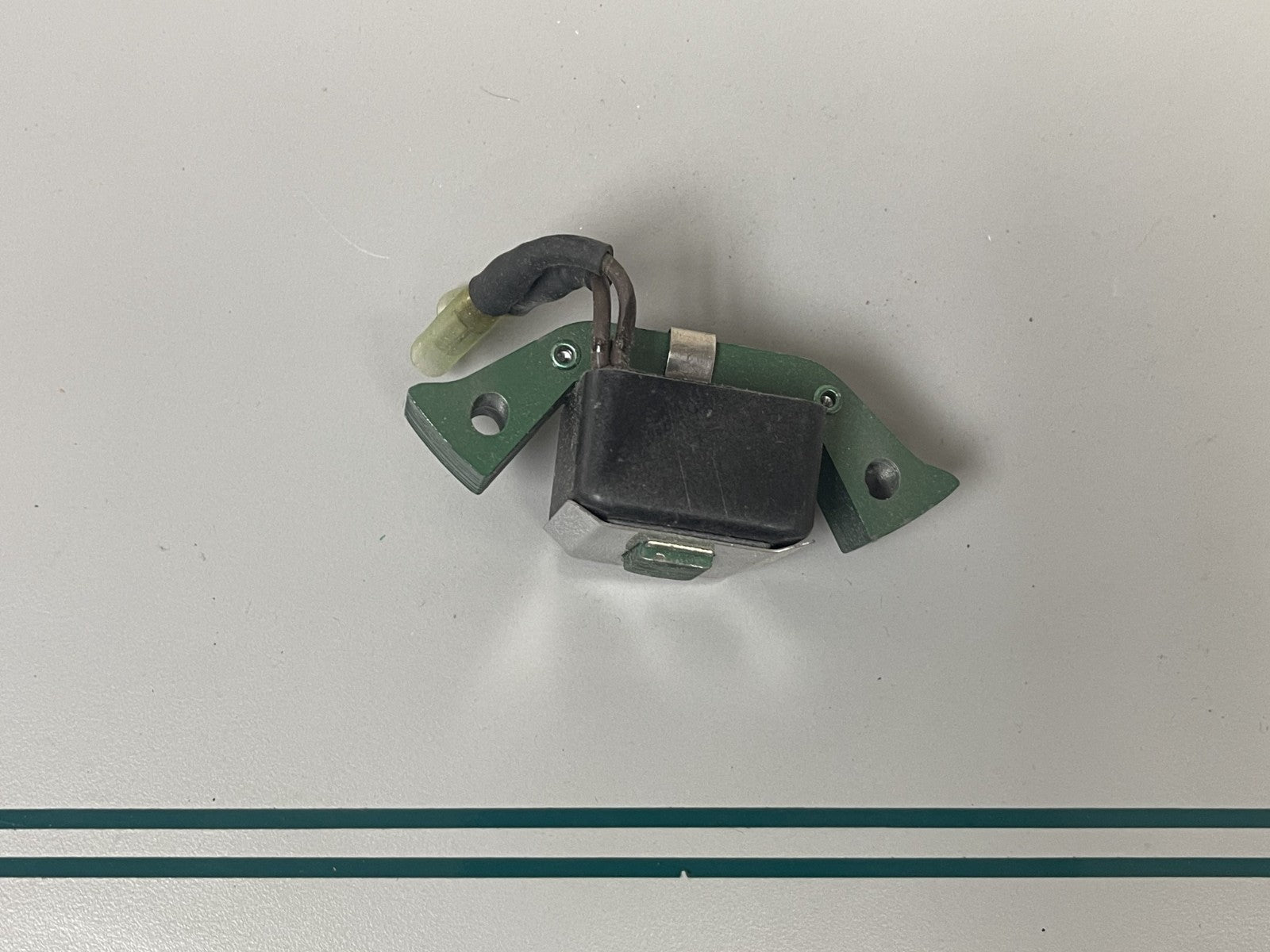 NEW OEM 584333 Johnson Evinrude Coil and Lamination Assembly 0670