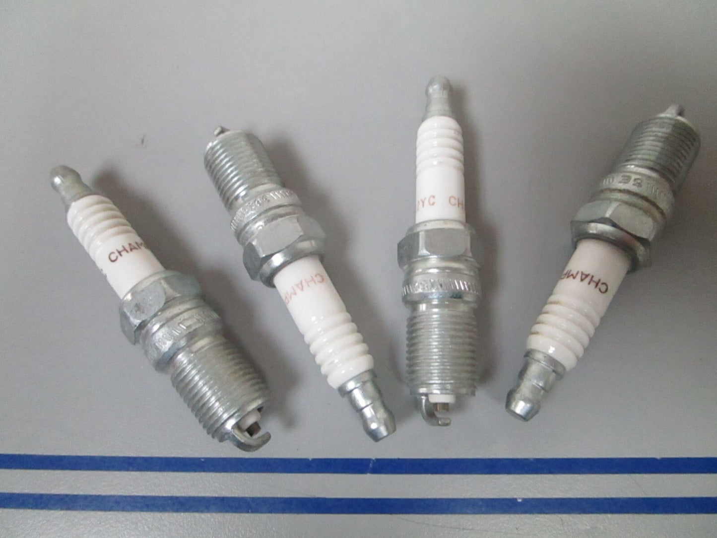 *NEW* (LOT OF 4) 0810 Champion Spark Plug RS12YC