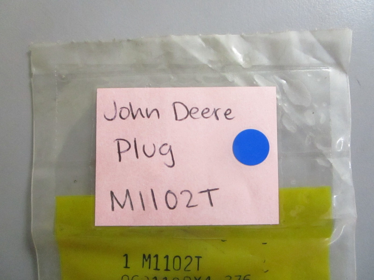 *NEW OEM* 0810 John Deere Plug M1102T