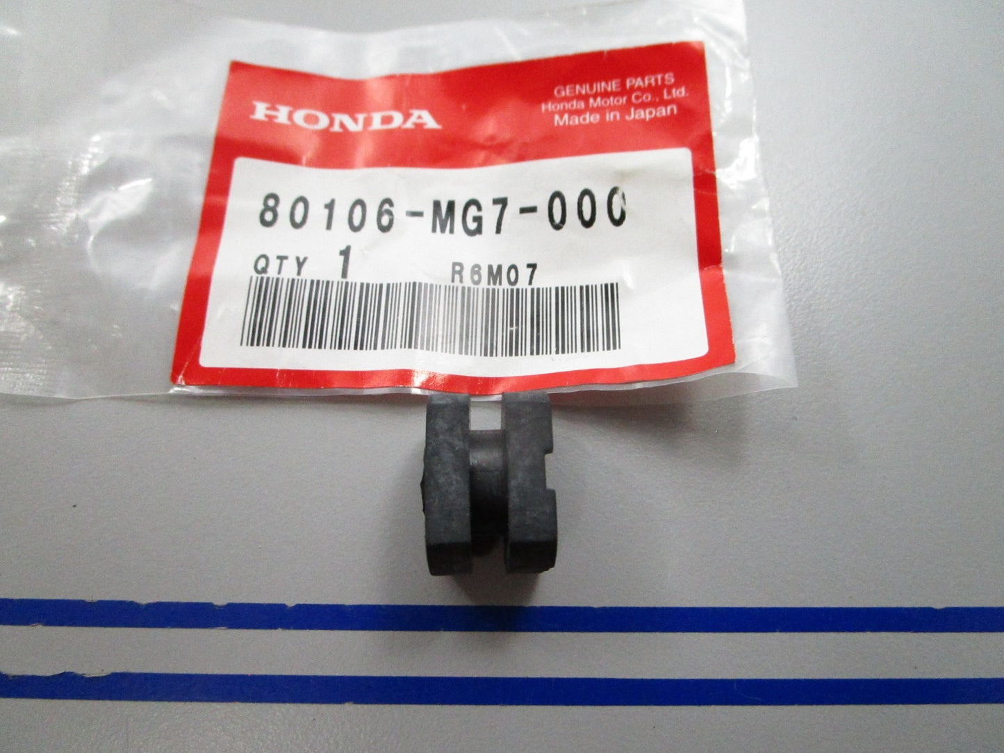 NEW OEM 80106-MG7-000 Honda Taillight Mounting Rubber 0810