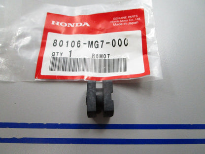 NEW OEM 80106-MG7-000 Honda Taillight Mounting Rubber 0810