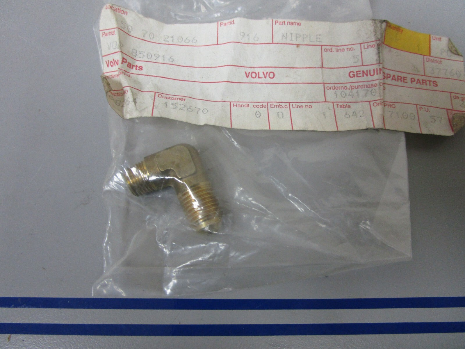 *NEW OEM* 0720 Volvo Penta Elbow Nipple 850916
