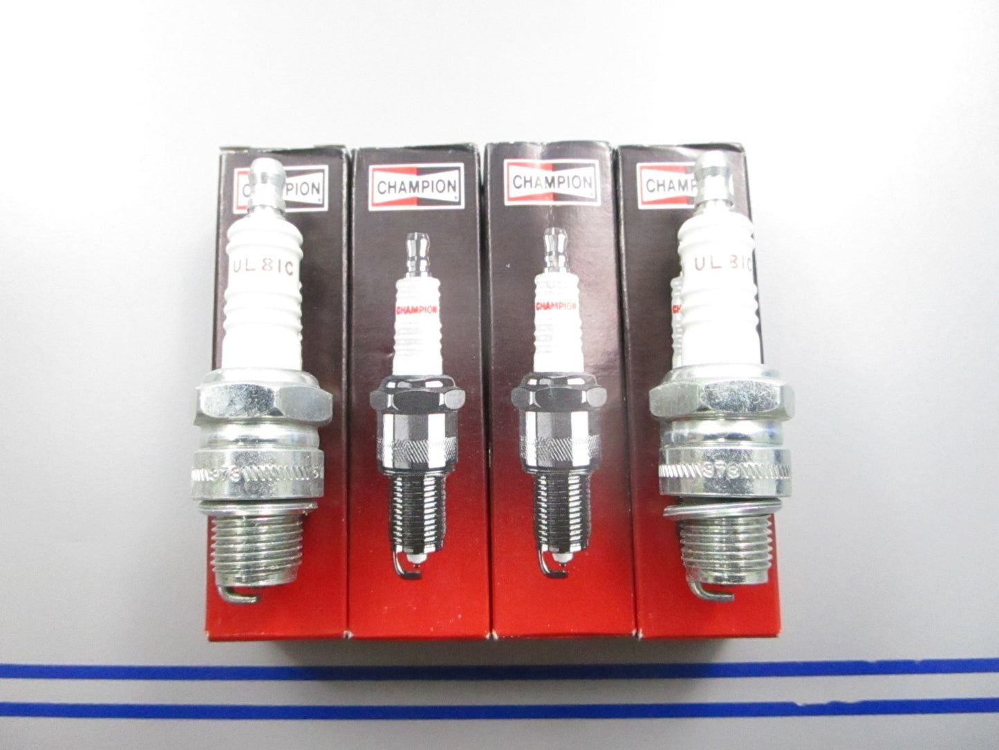 *NEW* (LOT OF 4) 0810 Champion Spark Plug UL81C