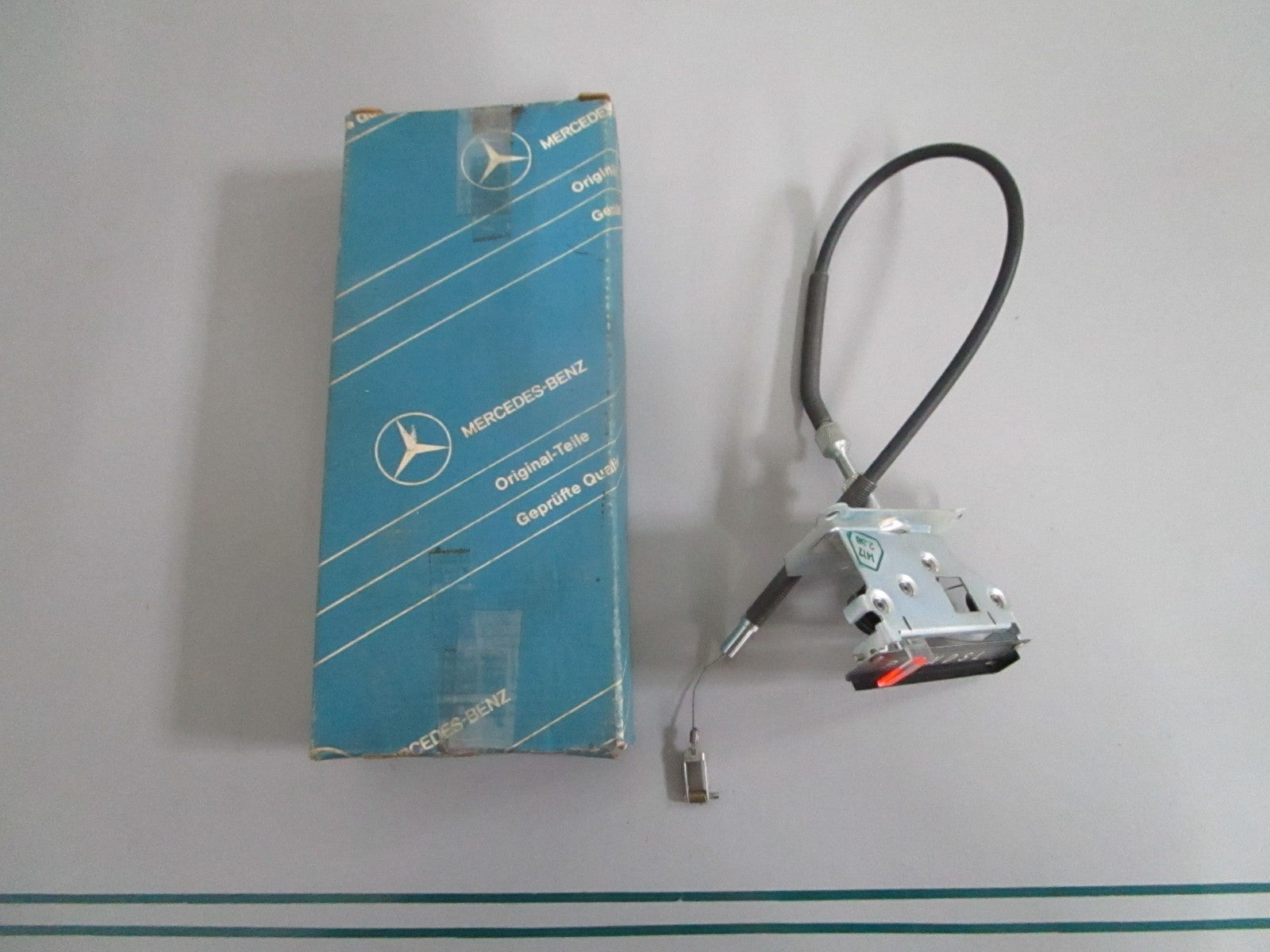NEW OEM 1142700352 Mercedes-Benz Gear Display 0820