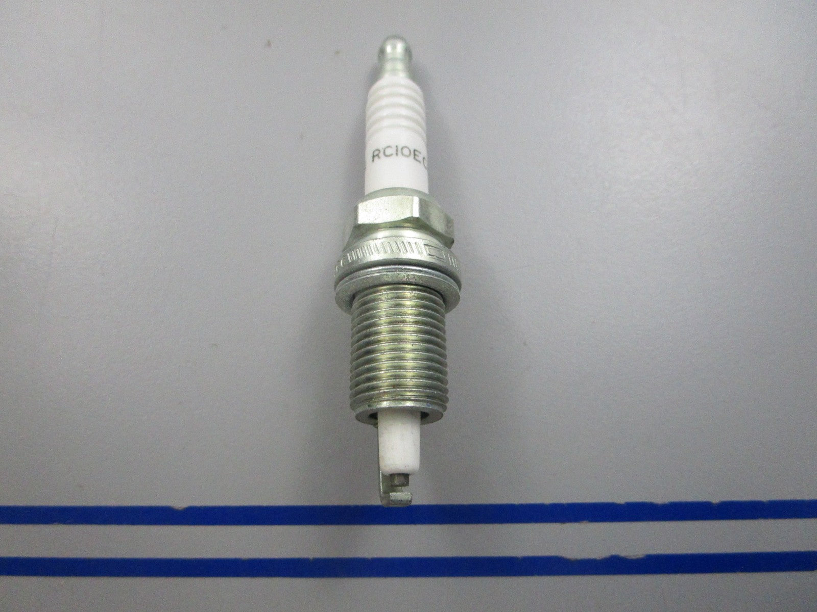 NEW RC10ECC Champion Spark Plug 0810