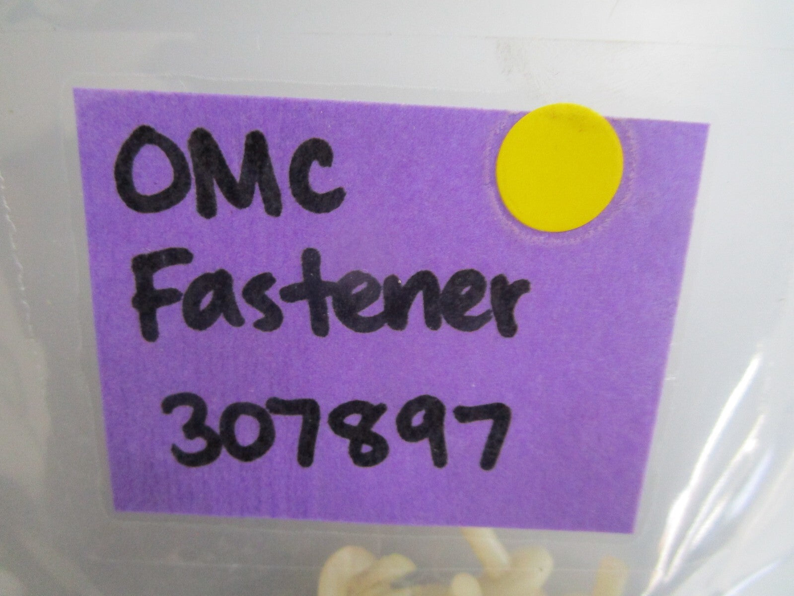 *NEW OEM* 0810 OMC Johnson Evinrude Fastener 307897 0307897