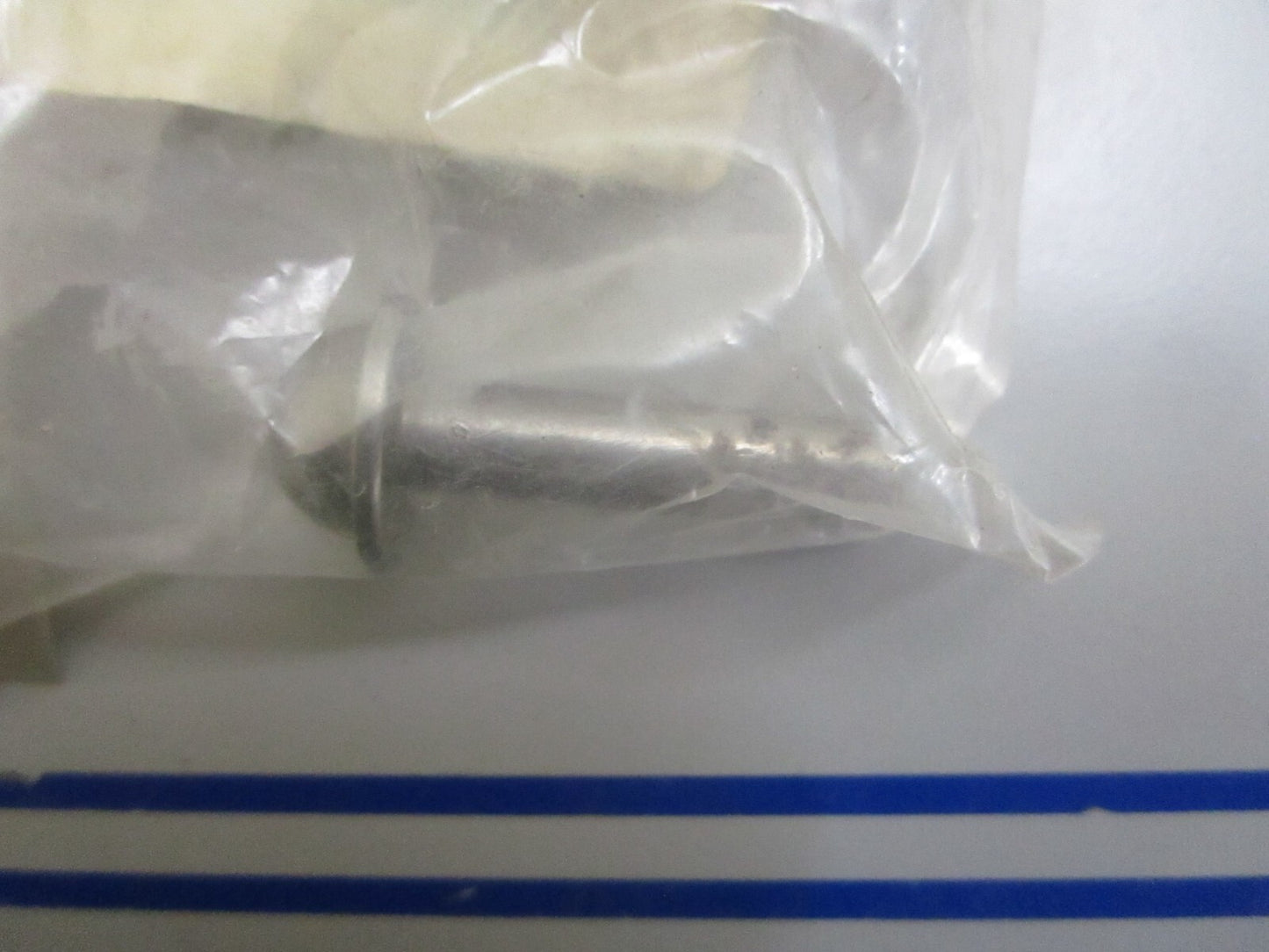 *NEW OEM* 0810 Volvo Penta Valve Cone 471085