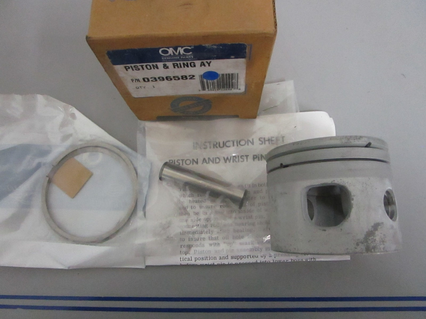 NEW OEM 396582 0396582 OMC Johnson Evinrude Piston & Ring Assy 0820