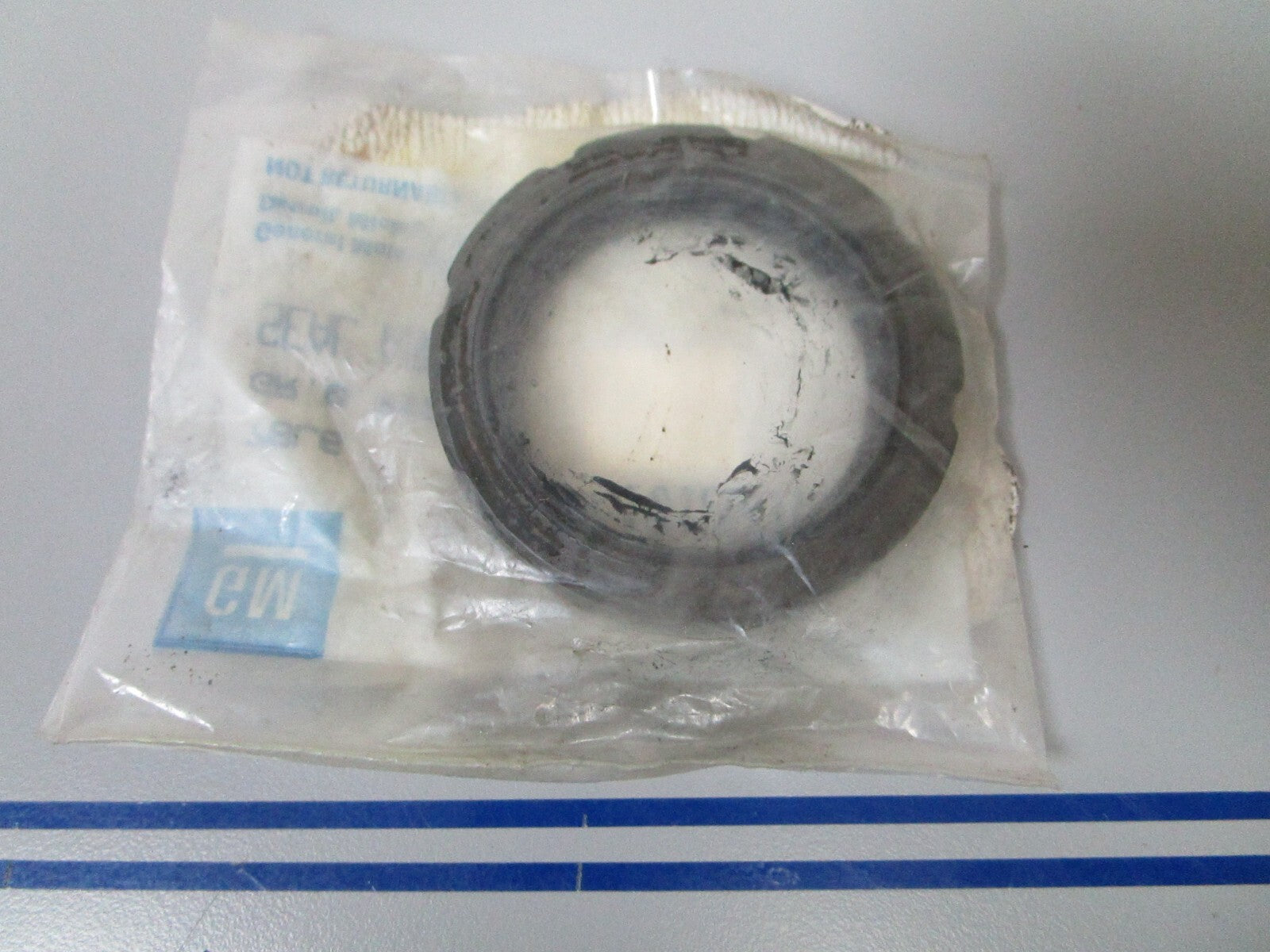*NEW OEM* 0810 OMC Johnson Evinrude Crankshaft Seal 3855732