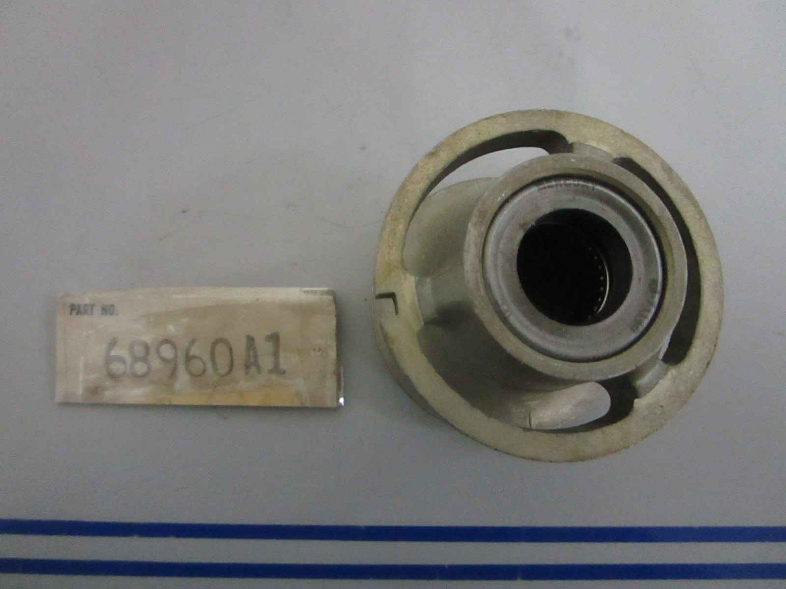 NEW OEM 68960A1 Mercury Quicksilver Bearing Carrier 0820