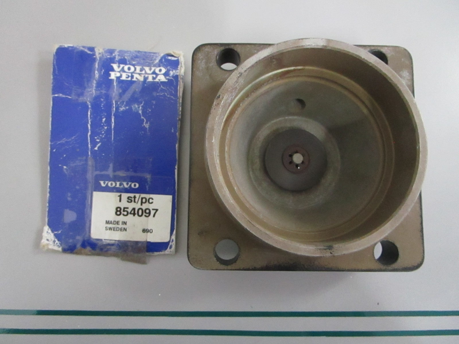 NEW OEM 854097 Volvo Penta Bearing Cover 0820