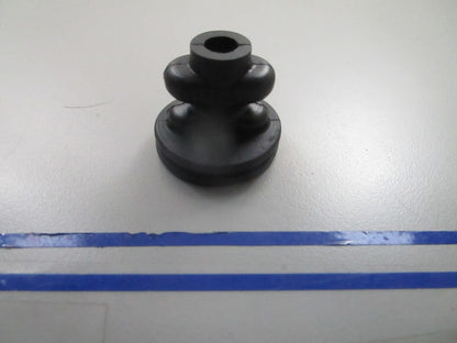 *NEW OEM* 0810 OMC Johnson Evinrude Grommet 336255 0336255