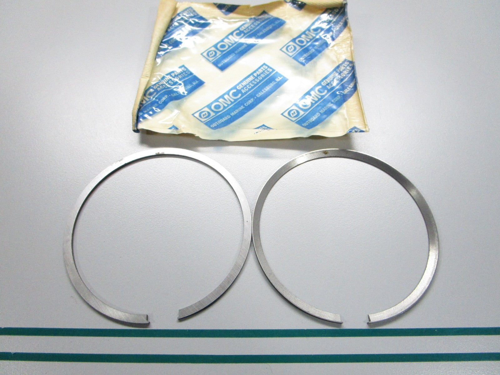 NEW OEM 384317 0384317 OMC Johnson Evinrude 2 Ring Set 0810
