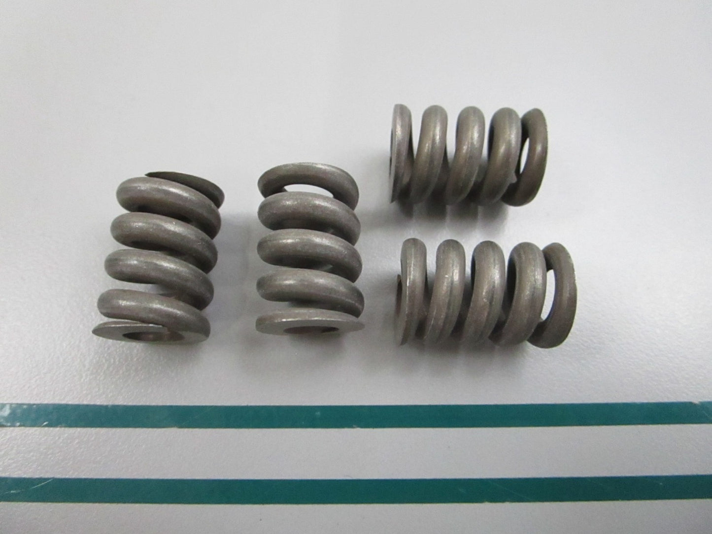 NEW OEM (LOT OF 4) 309825 0309825 OMC Johnson Evinrude Friction Spring 0810