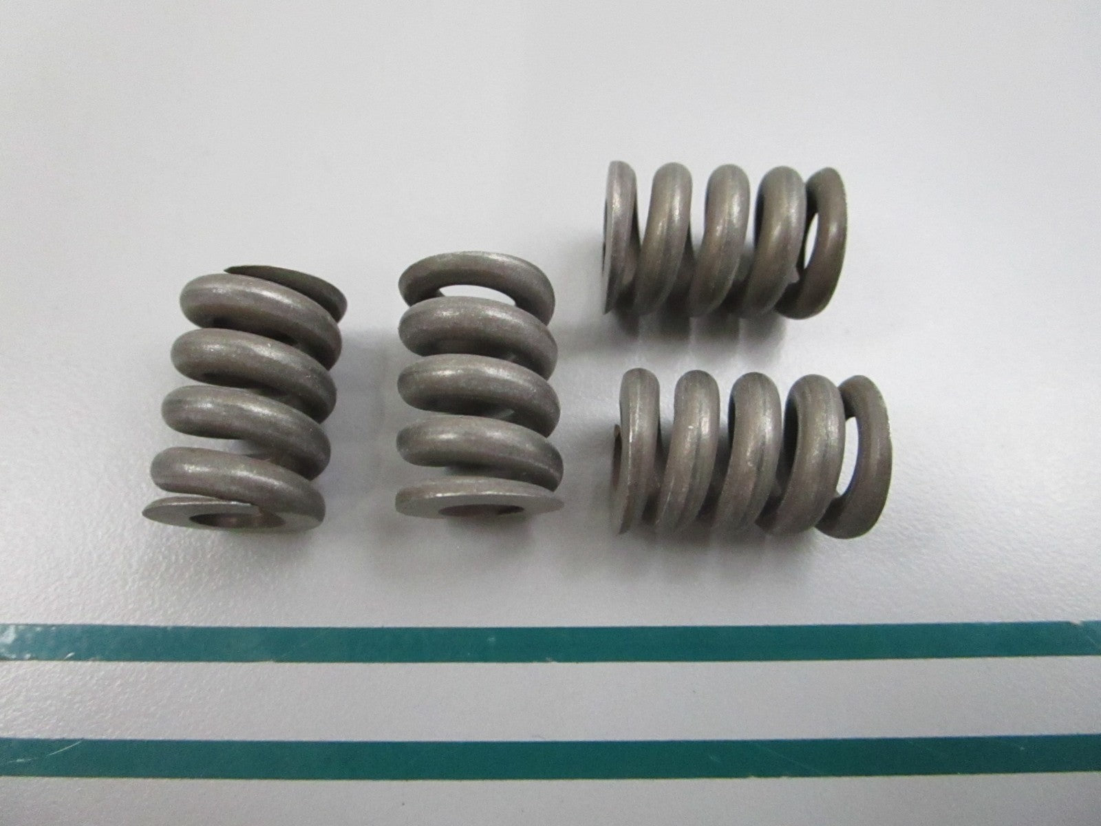 NEW OEM (LOT OF 4) 309825 0309825 OMC Johnson Evinrude Friction Spring 0810