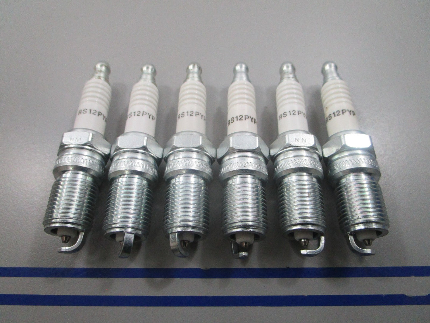 *NEW* (LOT OF 6) 0810 Champion Spark Plug RS12PYP