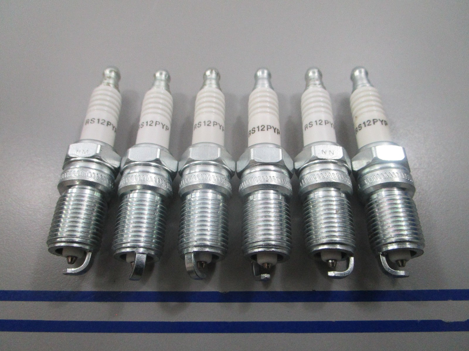 *NEW* (LOT OF 6) 0810 Champion Spark Plug RS12PYP